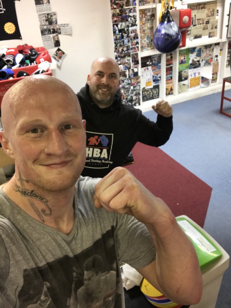 garyhighlander's tweet image. Good Sunday pads with coach foy 👊🏻🥊