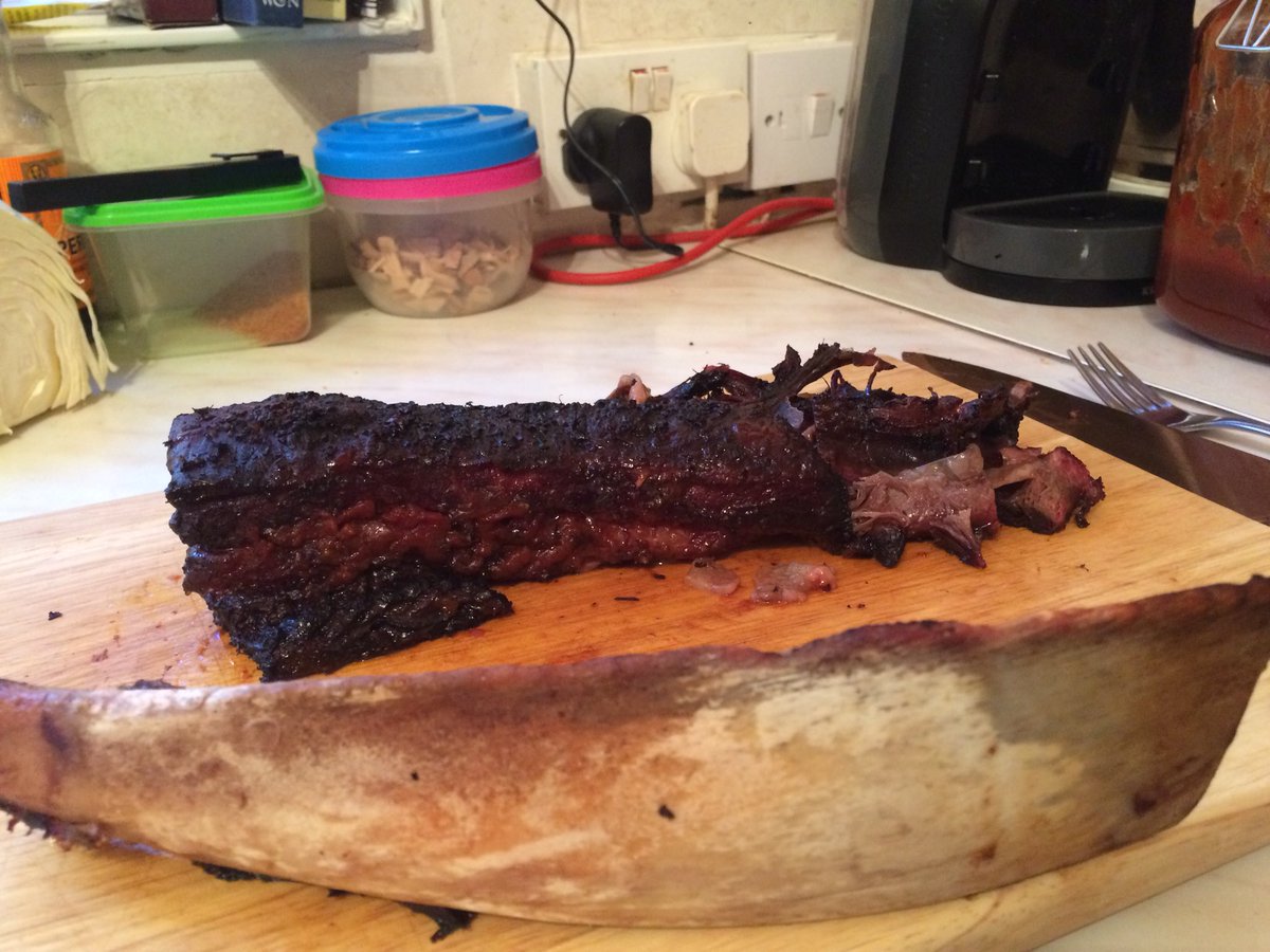 philthecool's tweet photo. The ☀️ is hot...but not as hot as my @WeberGrills 57” Premium smoker 🔥 today’s melt in the mouth recipe is Beef Short Ribs from the great @sraichlen.
They came clean off the bone with a perfect smoke ring! #ShortRibs #Weber #BBQ #BigBeef #UKPitMaster 🔥🇬🇧 https://t.co/nmEqM3ygef