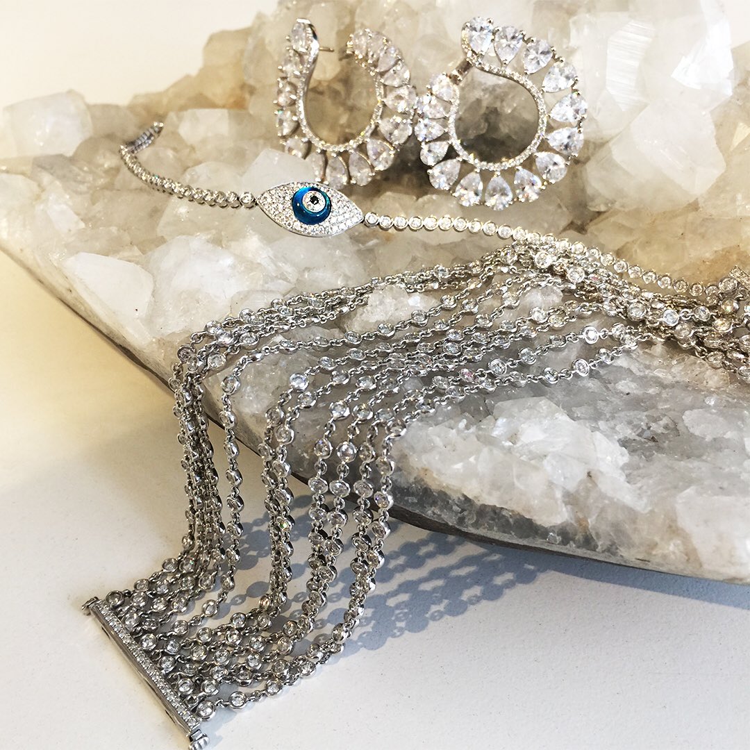 JMJEWELRY's tweet photo. I spy you eyeing these beauties 💫 https://t.co/R59F7VvR2n
#diamonds #evileyebracelet #eyeofprotection #evileye #diamondbracelet #diamondjewelry #finejewelry #fashionjewelry #sparkle https://t.co/834ghDNJUx