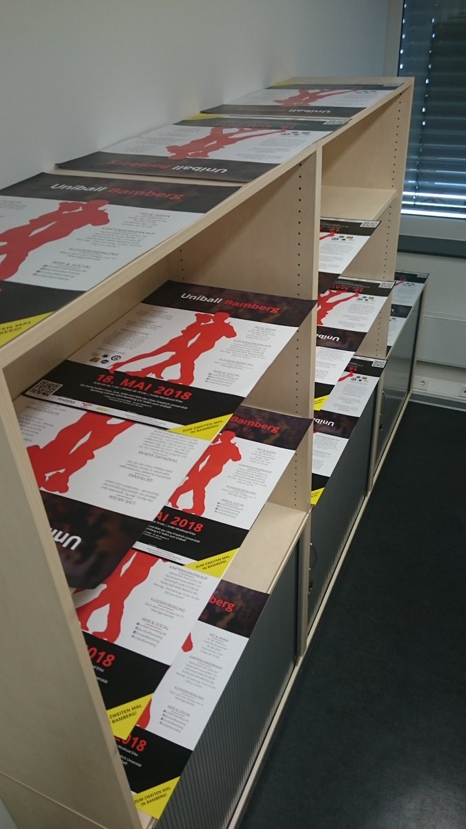 Die Plakate sind da! Ab morgen könnt ihr dann überall in der Uni lesen, wann und wo es Karten zu kaufen gibt!
#uniballbamberg2018 #uniballbamberg #bamberg #universität #uni #tanzen #ball