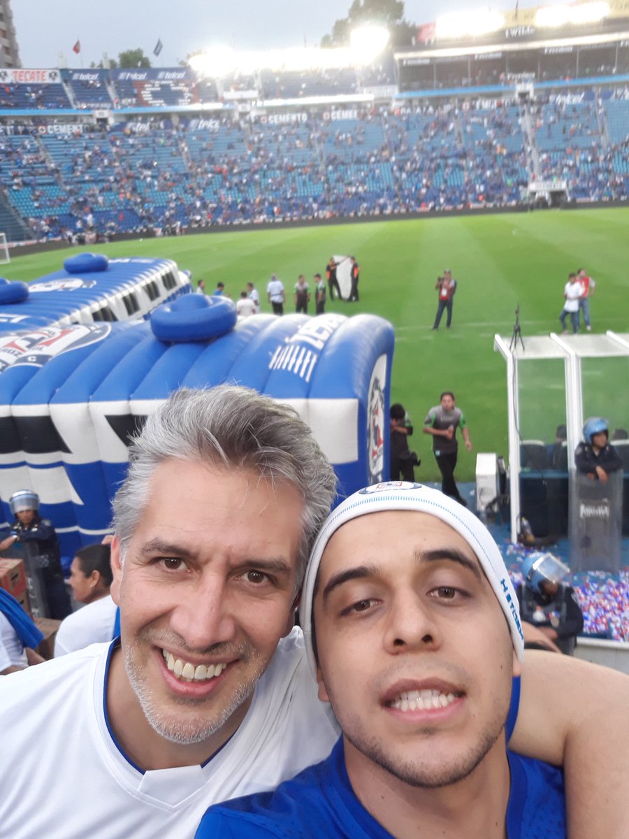 Yosh_mobol's tweet photo. Jajaja creo q yo era el unico q no estaba triste, gracias por acompañarnos tio @TriptoFainus #Fainus https://t.co/UumuSF1f1o