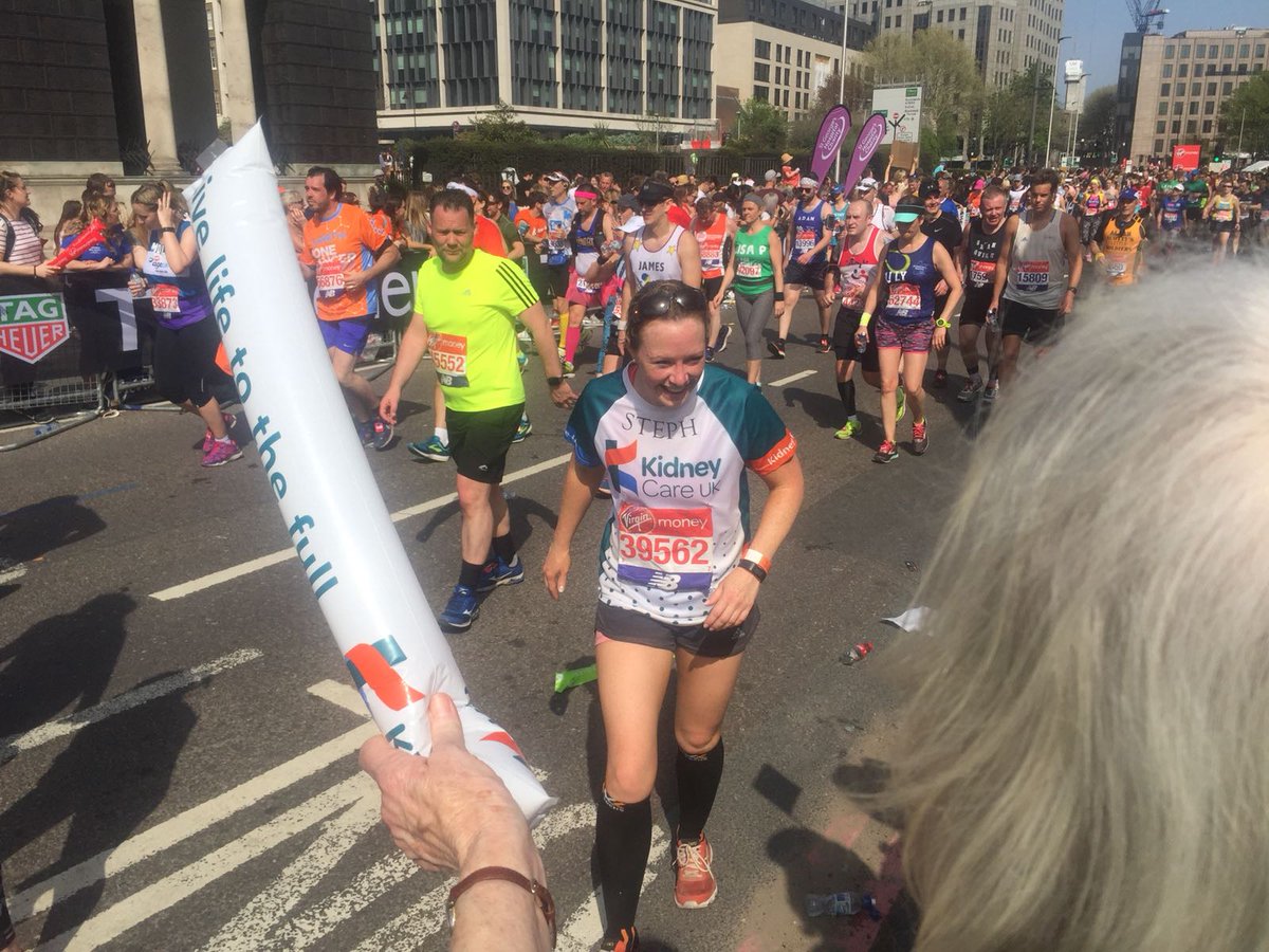 kidneycareuk's tweet photo. We spotted Steph at Cheer Point 2, #gostephgo #LondonMarathon #TeamKidneyCareUK #KidneyWarrior ๐ https://t.co/Bml1Loj7i0