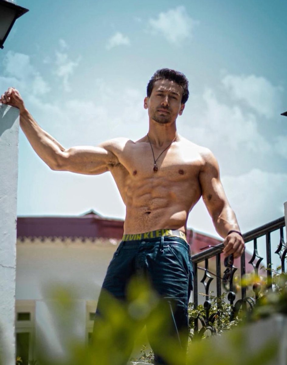 TigerShroff_FC's tweet photo. Tiger and team chilling #mussoorie #Dehradun #SOTY2 https://t.co/DzumjKA8bP