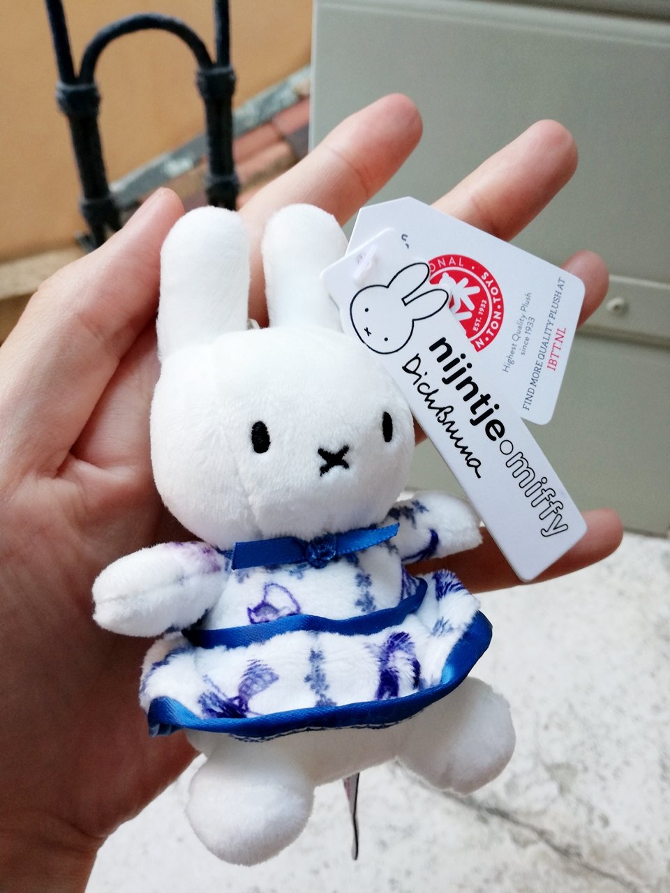 ミッフィー ぬいぐるみ オランダ空港限定品 スキポール空港でミッフィーのお土産が買えるショップ│オランダjp