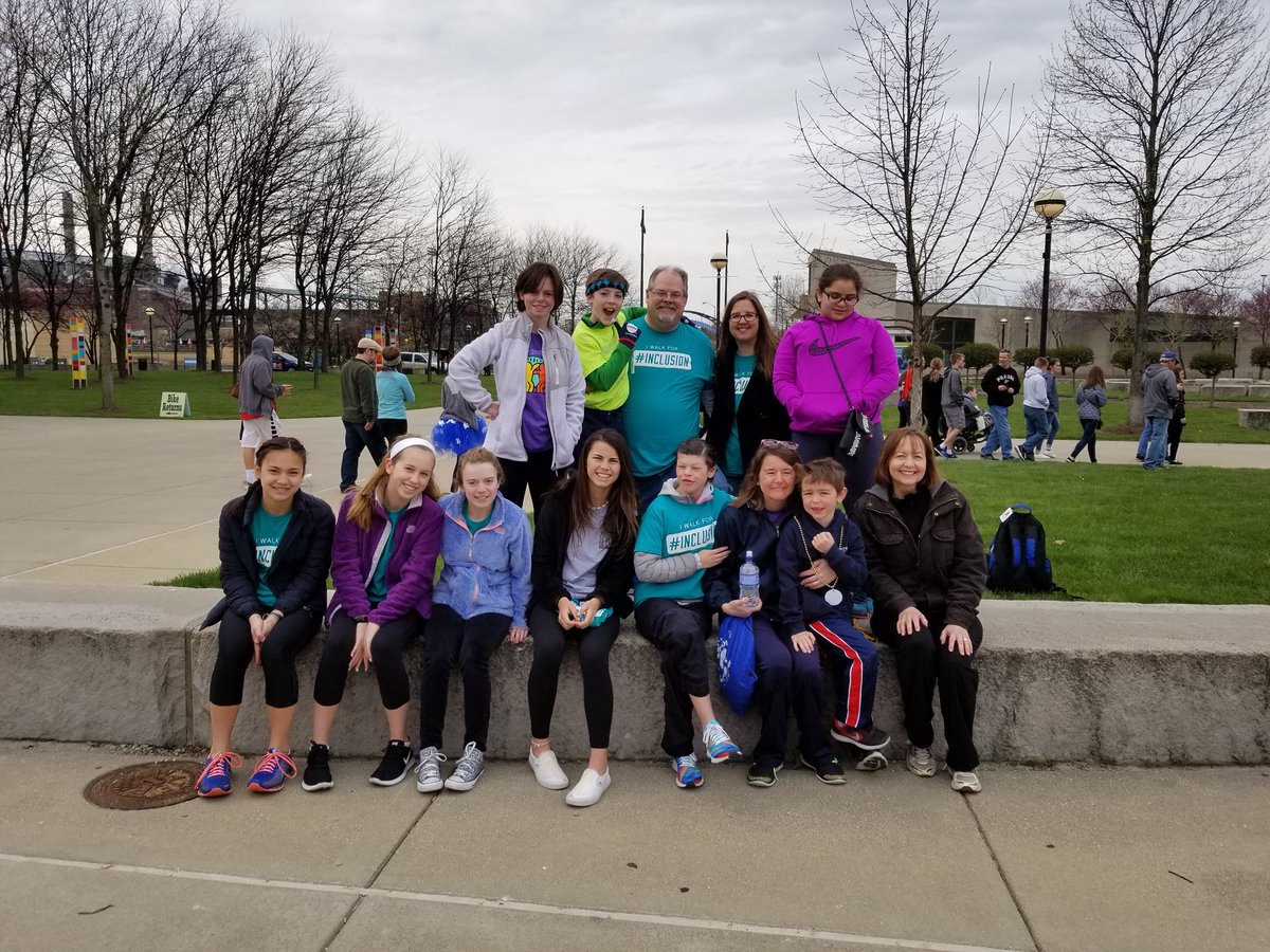 Erin Mayer (MrsMayerClay) Twitter