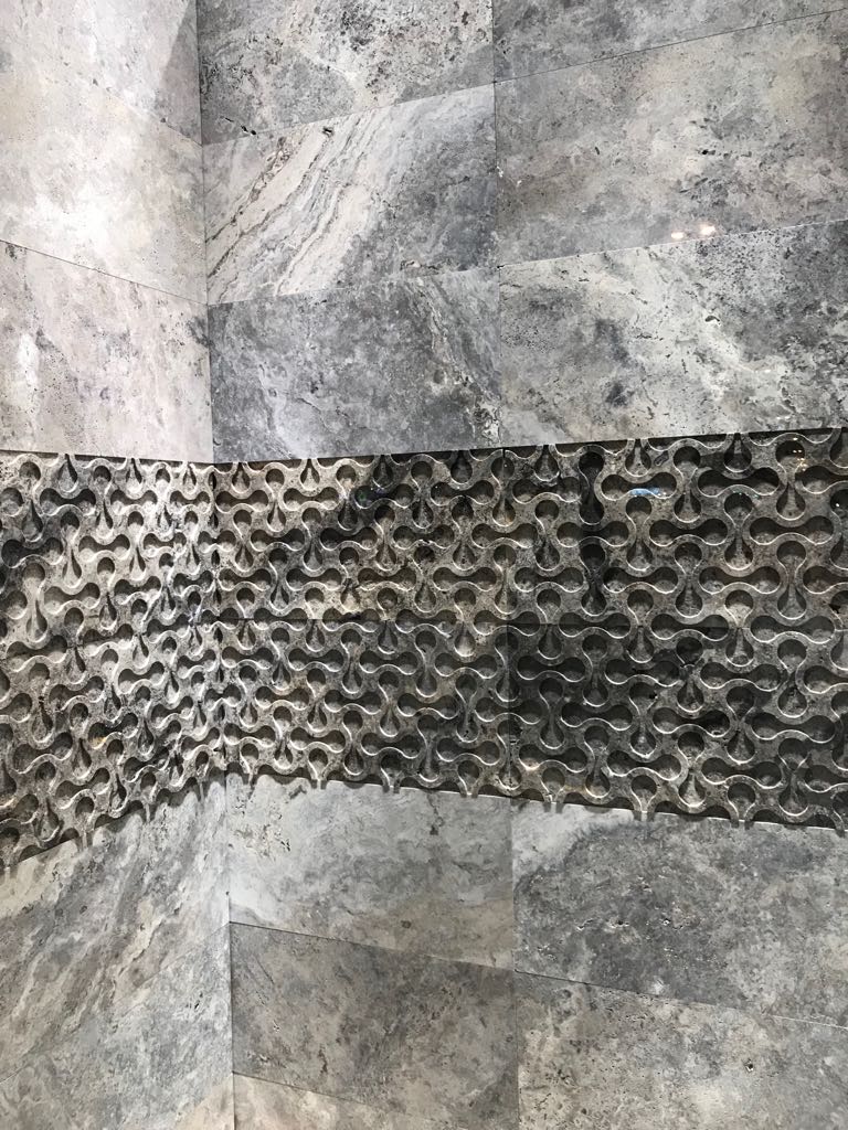 جدران من رخام الترافنتينو الرمادي
#البناء #ديكور