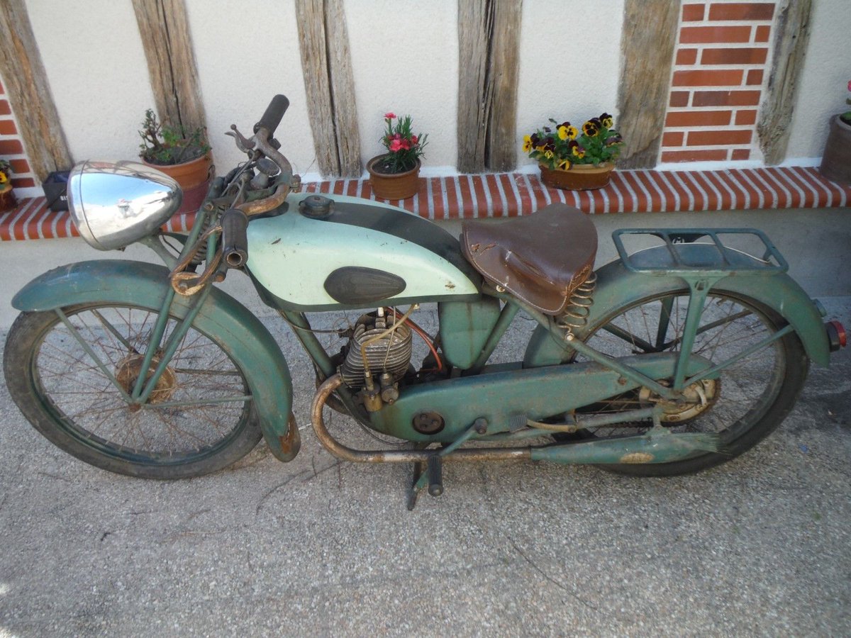 BarnFindsUK's tweet photo. 1939 Motoconfort T1V2 100cc
On eBay here -->> https://t.co/k9dxPyQ4mz 

More bikes here:
https://t.co/M12Kt4FSMS

#motoconfort https://t.co/1japutSXsh