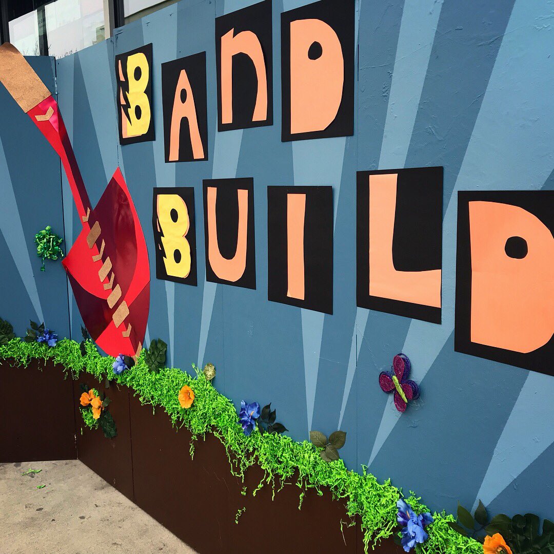 HabitatOmahaYP's tweet photo. That’s a wrap for #BandBuild2018! Thank you again to all of our sponsors, volunteers and everyone that came out to support Habitat Omaha!! #habitat402 #wedontcoast https://t.co/r43cLeby09