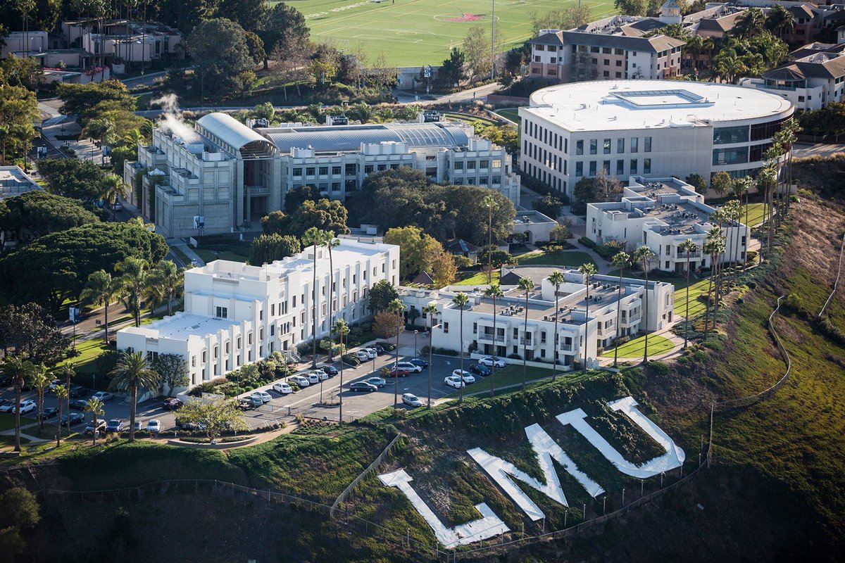 LoyolaMarymount's tweet photo. A warm welcome to all visiting the bluff for @LMUAdmissionβs #LMUPreviewDay! https://t.co/42FYZSNZ84