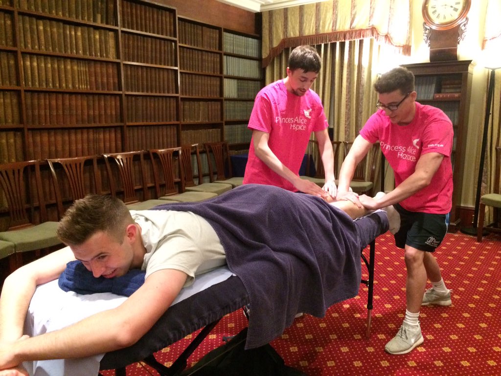 Clarisssssse's tweet photo. @YourStMarys @StMarysSptRehab assisting one of our more local charities @PAHospice @LondonMarathon great effort by the both runners and students https://t.co/LSmVESCvxq