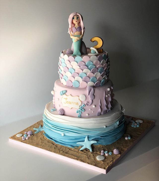 Mermaid 🧜‍♀️....#cakeart #cake #cakeaddict #chocolate #chocolatecake #mermaidcake #jarbysweetmates #shellcake
