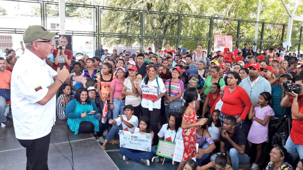 MHidrocarburos's tweet photo. 🇻🇪 #NOTICIA | @PequivenSA entregó 150 computadoras a la Alcaldía del municipio Bolívar en Anzoátegui - https://t.co/Nkeiv8lzIl  https://t.co/v3GRm0PnCn