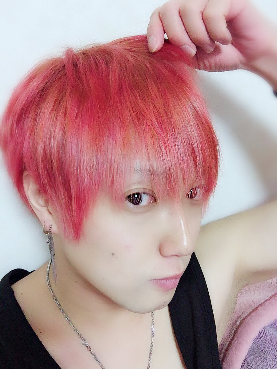 Twitter पर Shinn D Light 7 7asiaワンマン 髪切ってきたぁ 坊主かロングか悩んだけど 間を取りましたぁ スッキリ 髪乾くのはえーのはえーの 家もスッキリ 頭もスッキリ 明日はびーぼっくすだ おやすみなさいませ しん