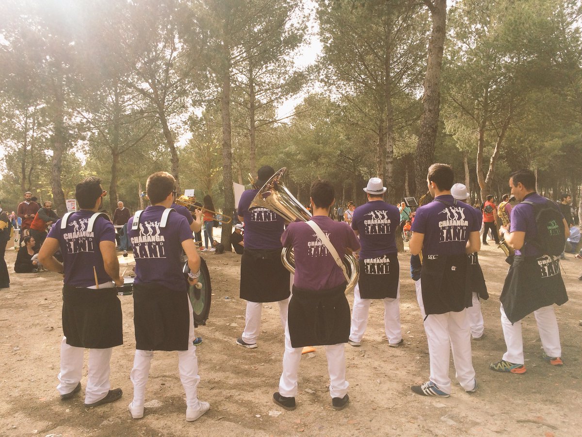 JMDvivallecas's tweet photo. Celebrando el Día de la Tortilla en las Fiestas de la Primavera🌿🌷Con la @AVLaColmena y la @CharanSoundBand https://t.co/C8rVXQ47QX