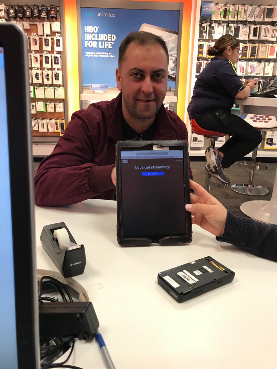 31Ditmars's tweet photo. Ditmars is taking back NY!!! @Danny_Perez_01 @MaxAcevedo8 @SergeyMak8 @JAYORTIZNYC #byebyeothercarriers #helloatt https://t.co/NM91daus8b