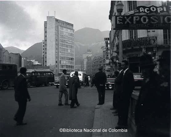Transversal91's tweet photo. Edificios Centro De Bogota | Rodríguez, Manuel H., 1920-2009 | 1955-1972 #Cultura #Fotográfía #PanorámicasBogotá #CallesBogotá #follow4follow #Bogotá #Ciudad #FotosAntiguas #Historia #AvCaracas #Construcción #Investigación #Movilidad #Transporte #Calle26 #Blog #ProyectoCultural https://t.co/uqasvzpx0L