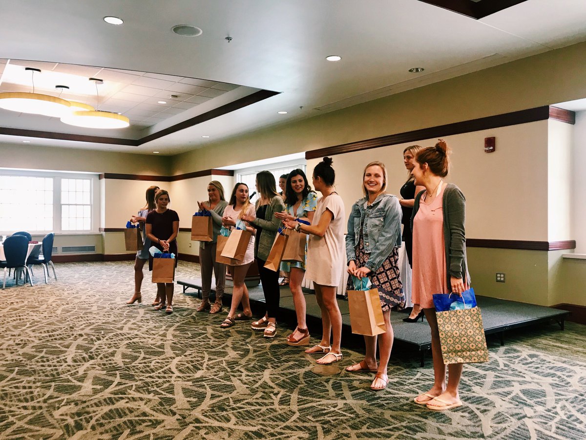 OhioUPiPhi's tweet photo. The girls of Ohio Alpha celebrated Founder’s Day this morning remembering 151 years of Pi Beta Phi 👼🏻⭐️ #OhioAlpha #PiPhiLove https://t.co/yFMlOiuX7l
