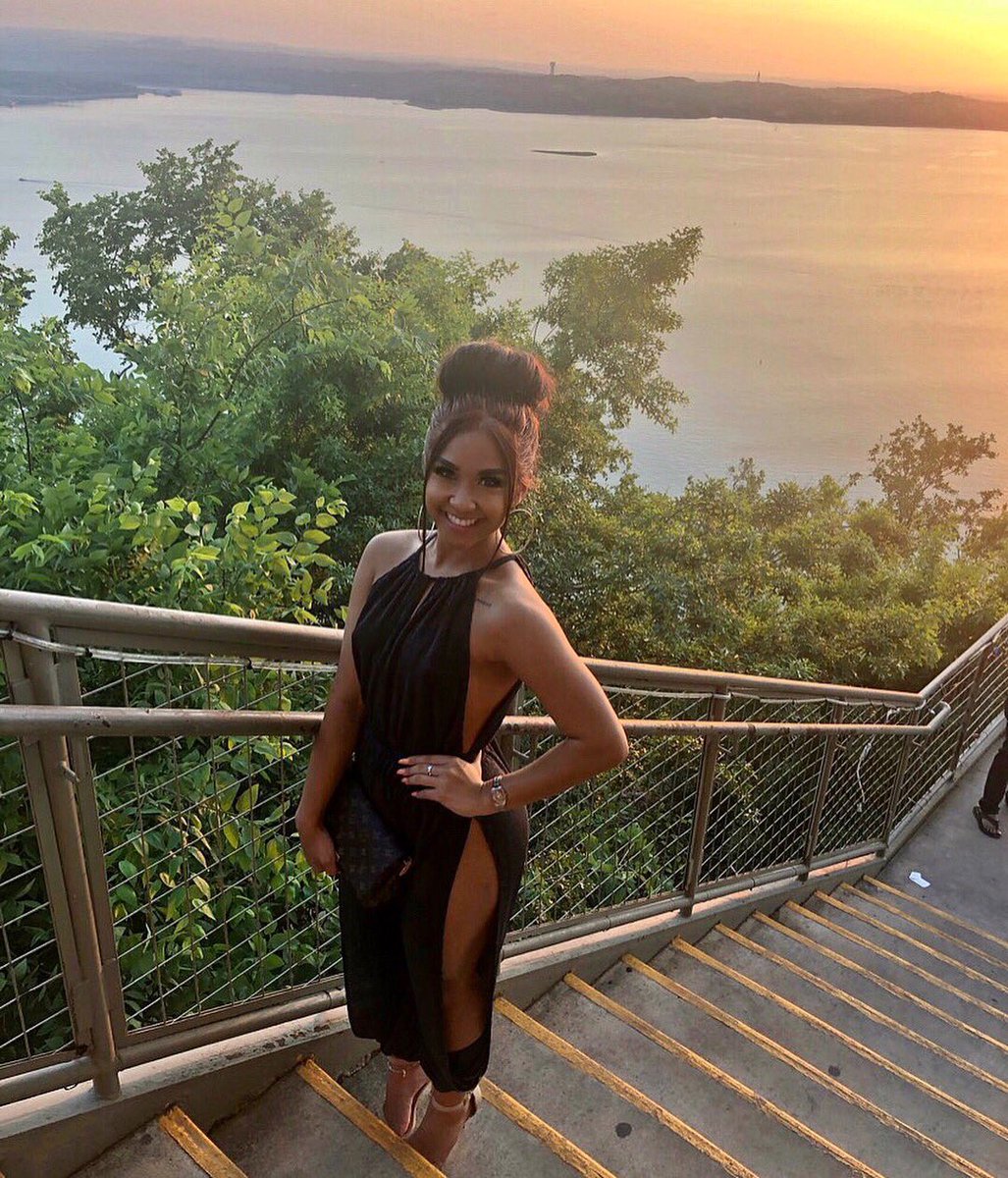 danabuonyatx's tweet photo. This scenery is everything 💛 https://t.co/1XsP35ymPk