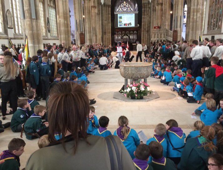 HullScouts's tweet photo. It’s fair to say we raised the roof @HullMinster today for our St George’s Day Celebrations! Thanks for your support &amp; @HPConcertBand &amp; @HullLordMayor too! We made plenty of noise &amp; had lots of fun! We even had St George &amp; a Dragon! #StGeorgesDay #iscout https://t.co/VHmidyjbvJ