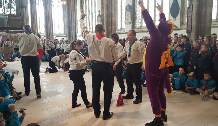 HullScouts's tweet photo. It’s fair to say we raised the roof @HullMinster today for our St George’s Day Celebrations! Thanks for your support &amp; @HPConcertBand &amp; @HullLordMayor too! We made plenty of noise &amp; had lots of fun! We even had St George &amp; a Dragon! #StGeorgesDay #iscout https://t.co/VHmidyjbvJ