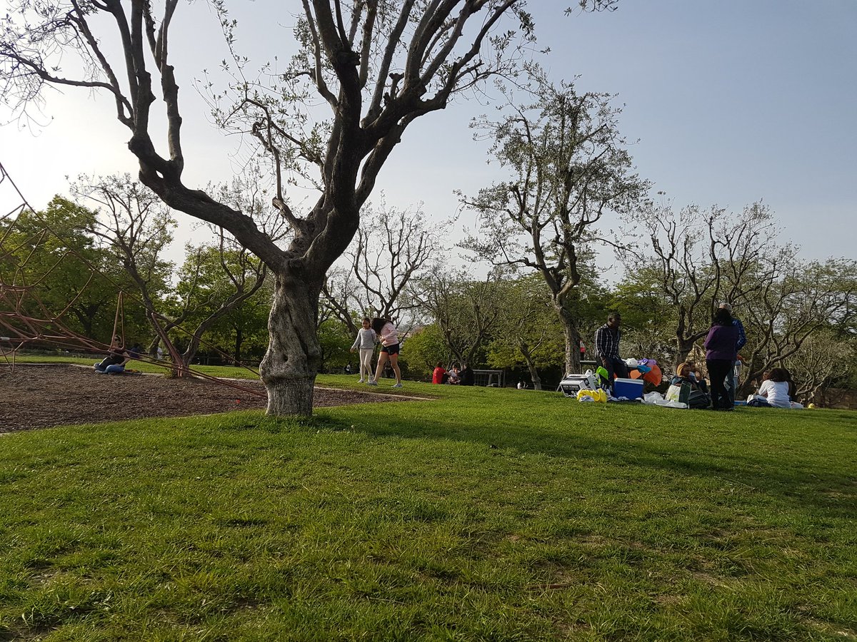 CastiJordi's tweet photo. No fan falta fer projectes faraònics per gaudir del parc de Ca n'Oriol. 

#RubiCity @SaveCanOriol https://t.co/FQCt18e6Aw