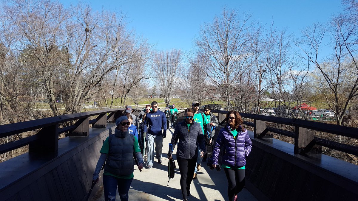NED_LeX1's tweet photo. What a fantastic #ComcastCaresDay yesterday at #MineFallsPark supporting @ComfortZoneCamp we picked up over 15 bags of trash, helped mulch paths and took on the βTriangleβππΌβοΈπΏβ€οΈ @ComcastNewEng Proud that #IWorkForComcast https://t.co/HVUxkWXKfW