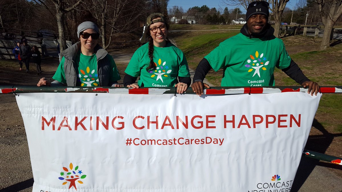 NED_LeX1's tweet photo. What a fantastic #ComcastCaresDay yesterday at #MineFallsPark supporting @ComfortZoneCamp we picked up over 15 bags of trash, helped mulch paths and took on the βTriangleβππΌβοΈπΏβ€οΈ @ComcastNewEng Proud that #IWorkForComcast https://t.co/HVUxkWXKfW