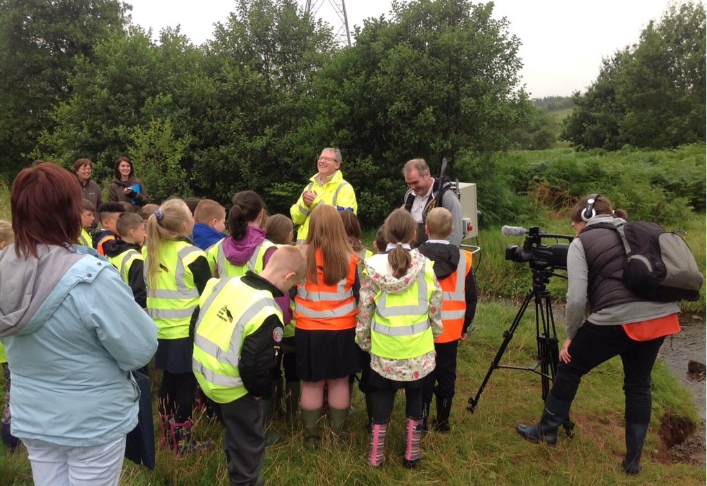 WillieYeomans's tweet image. On #EarthDay we&apos;re gearing up @ClydeRF to take hundreds of children from #Paisley to get into their local river. Thank you @GLA_Airport #FlightPathFund for making our #FlyingFish project sustainable! See how it&apos;s developed as part of our &quot;Meet Your River&quot; portfolio....