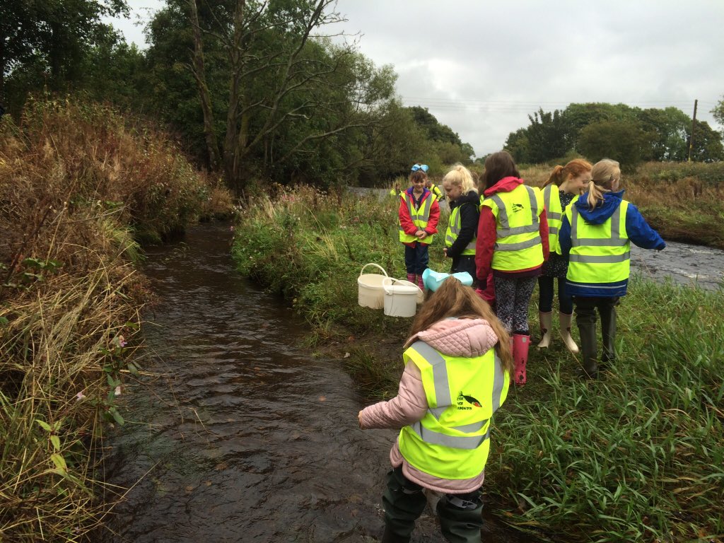 WillieYeomans's tweet image. On #EarthDay we&apos;re gearing up @ClydeRF to take hundreds of children from #Paisley to get into their local river. Thank you @GLA_Airport #FlightPathFund for making our #FlyingFish project sustainable! See how it&apos;s developed as part of our &quot;Meet Your River&quot; portfolio....