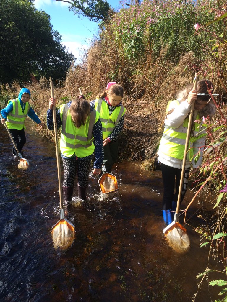 WillieYeomans's tweet image. On #EarthDay we&apos;re gearing up @ClydeRF to take hundreds of children from #Paisley to get into their local river. Thank you @GLA_Airport #FlightPathFund for making our #FlyingFish project sustainable! See how it&apos;s developed as part of our &quot;Meet Your River&quot; portfolio....
