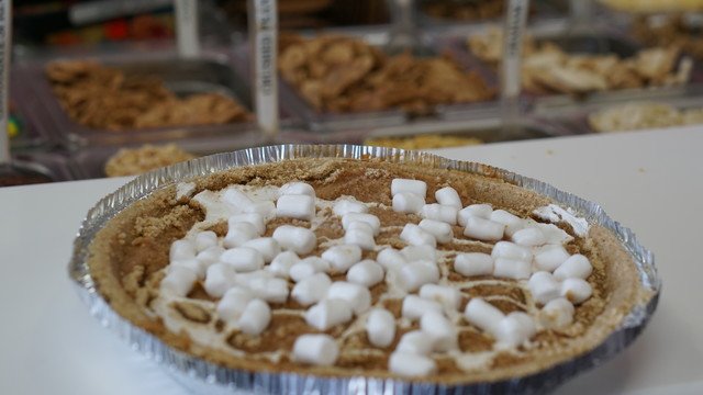 Yogurtown's tweet photo. Our Fro-yo Pies are a delightful treat that the family will LOVE! https://t.co/uPtSaUWmsB