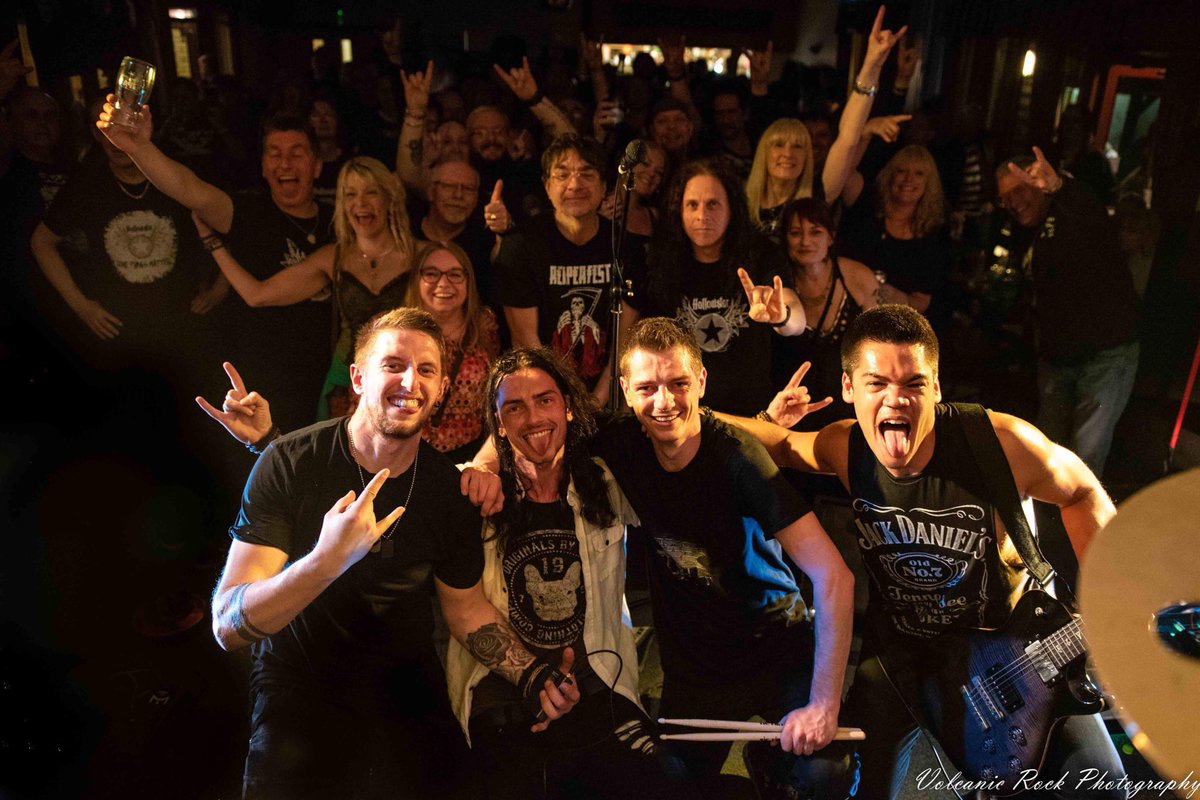 HollowstarBand's tweet photo. Massive THANK YOU to everyone that came down to @Melbourn_Rock and made some noise with us last night!!! 🙏🏼🙏🏼

Awesome sets from @DirtyLittleRebel and @SKAM_UK 🔥🔥

Until next time! ✌🏽

📸 Volcanic Rock Photography https://t.co/lG25grgmmc