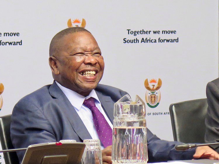mnelisi_dlamini's tweet photo. RT if you think this is the best episode of Date My Family

#DateMyFamily https://t.co/EOaA6ZOcdF