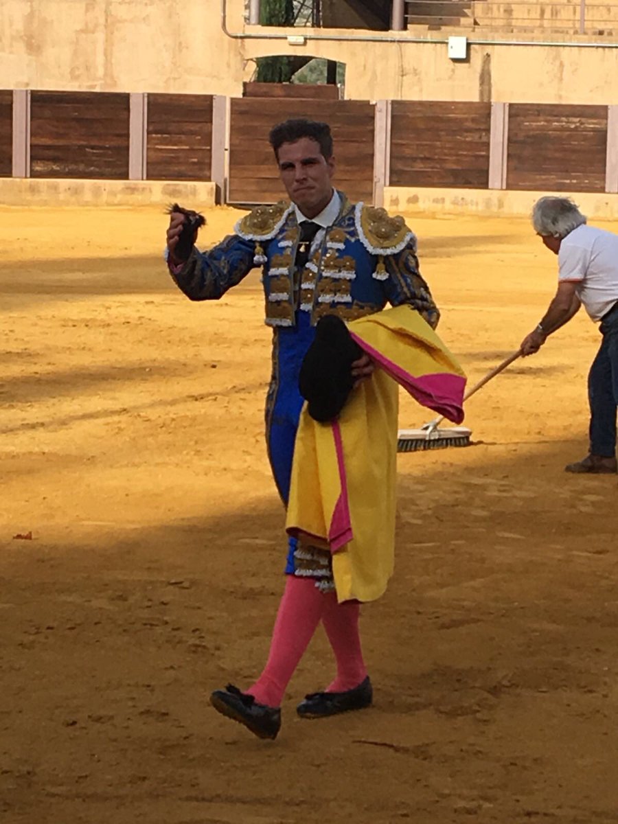 campobravosl's tweet photo. 📍ALMEDINILLA 

Oreja para #Javier González en el 2º toro de la tarde. https://t.co/hRD0lRLFV4