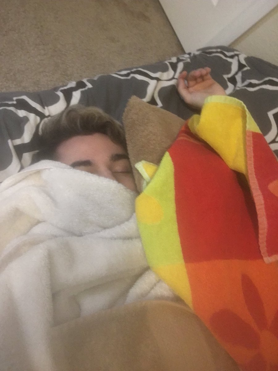 Nicks's tweet image. If you ain’t sleeping with your warm towels after a load of laundry, you doing it wrong.