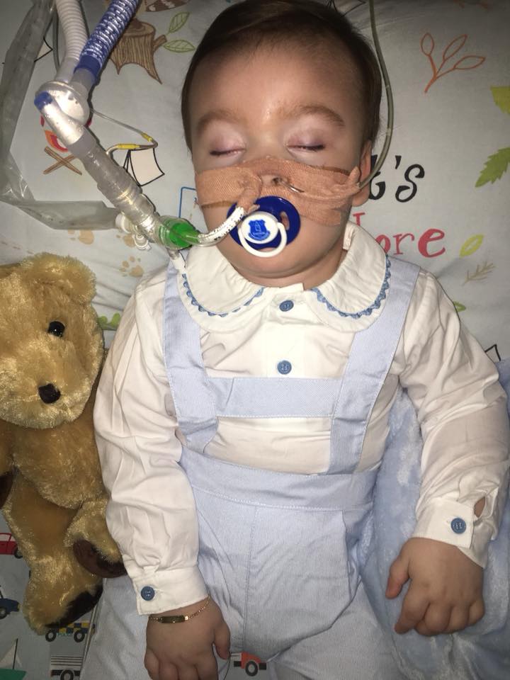 Alfiesarmy16's tweet photo. PRAYER&amp;CANDLE VIGIL TO TRY GET ALFIE RELEASED..Can we please ask if you can be at the park next to Alderhey NOW and Monday at 10am,can you please make your way there. Please respect the other patients and no shouting etc respect Tom&amp;Kates wishes as abuse will not be tolerated https://t.co/Py76OZTOMW