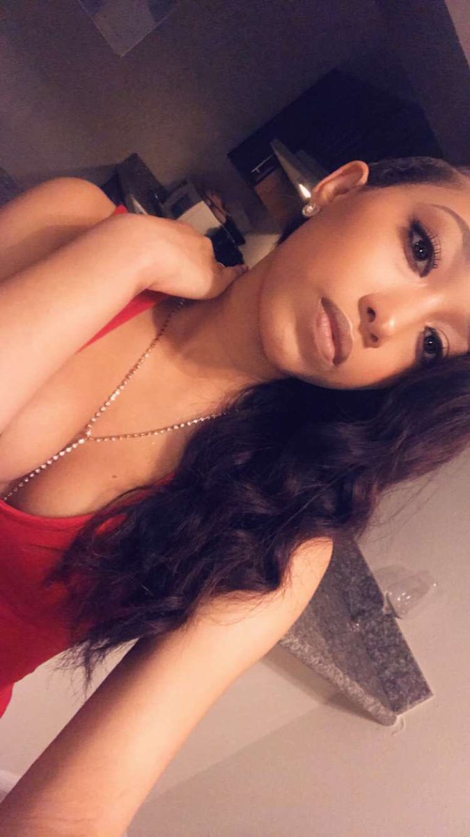 _kaiicierra_'s tweet photo. bet that chick look better red❤️ #RedDressAffair https://t.co/p33JKuXqwk