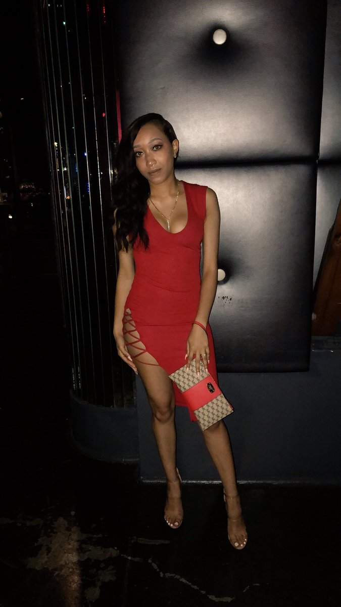 _kaiicierra_'s tweet photo. bet that chick look better red❤️ #RedDressAffair https://t.co/p33JKuXqwk