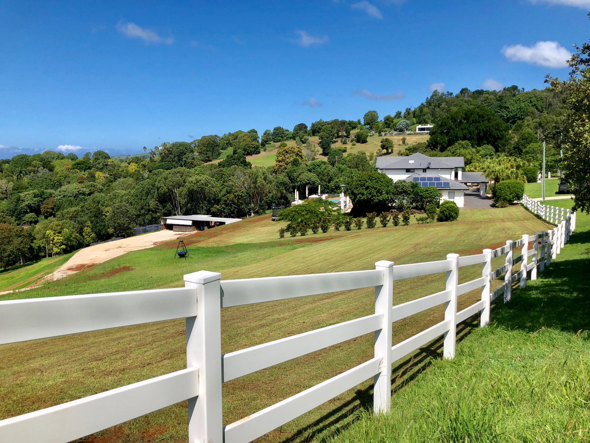 Polvin_Fencing's tweet photo. Classic ranch style fencing to add value to your property #polvinfencing #pvcfencing #pvc #fencing #farm #style #qualityproduct https://t.co/bqbvqH184n