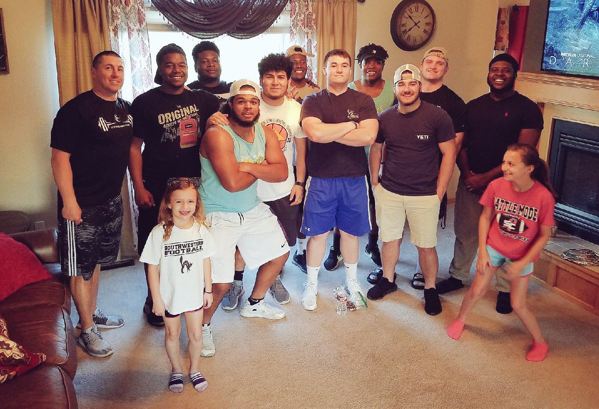 CoachGriffSC's tweet photo. Great night for dinner and fellowship. Very proud of these guys and our entire team/staff for the work that they put in this spring! #BrickByBrick #55 #FamilyOverEverything https://t.co/Hist8kcLDC