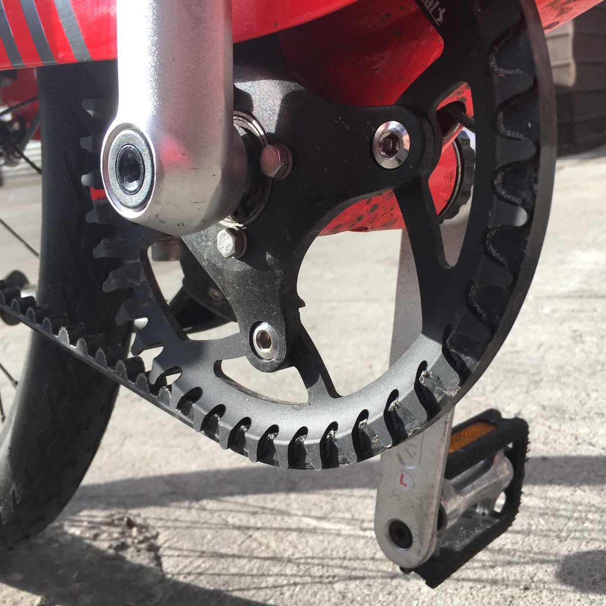 D00RZ0NE's tweet image. Another @jumpbikes @SocialBicycles sighting in Brooklyn. #beltdrive #sweetdropouts