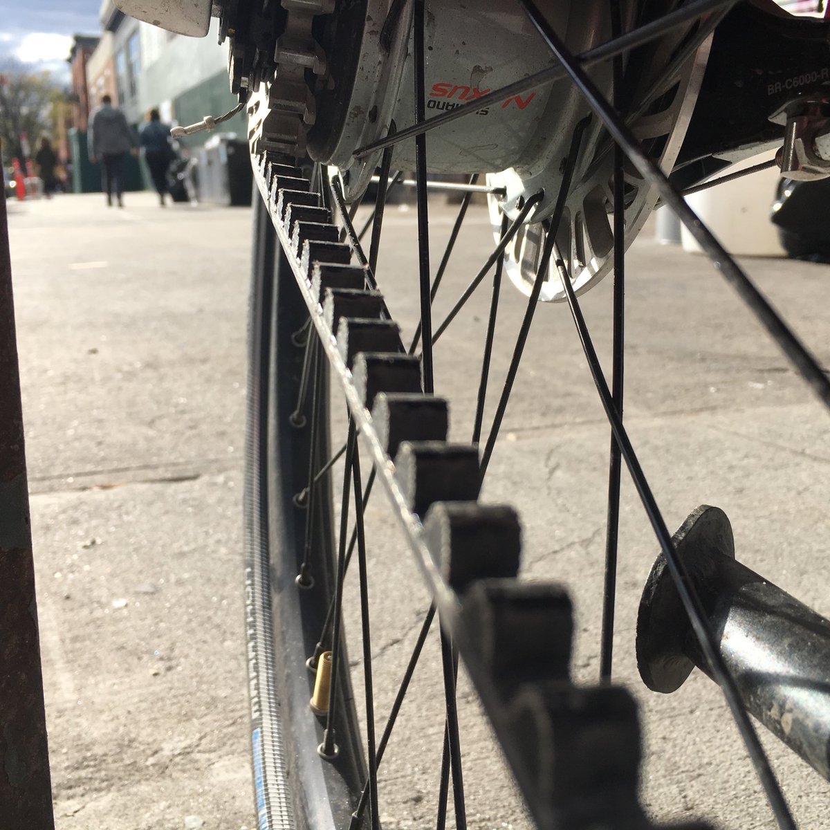 D00RZ0NE's tweet image. Another @jumpbikes @SocialBicycles sighting in Brooklyn. #beltdrive #sweetdropouts