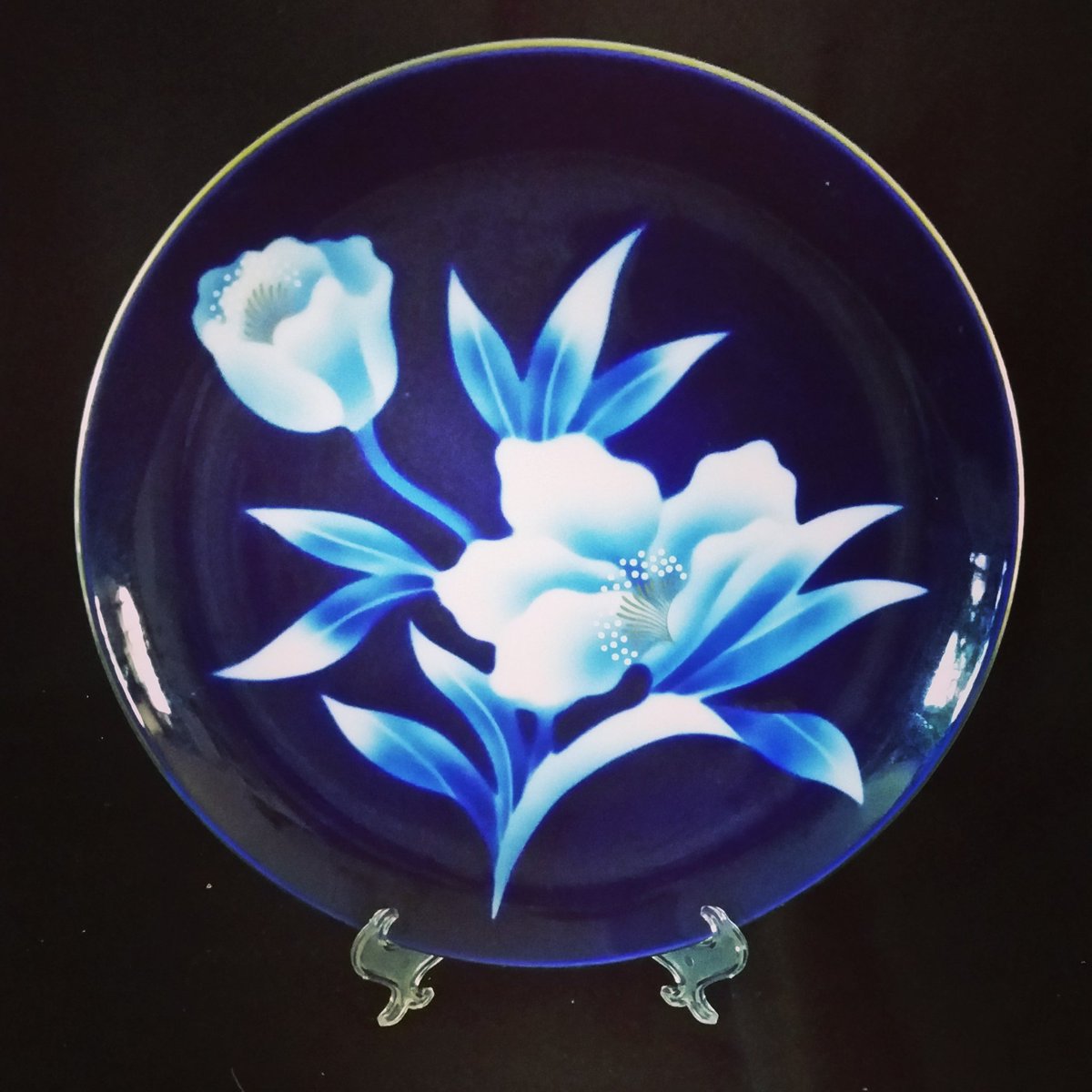 New vintage wall decor in my shop. Check it out at yellowroserestore.etsy.com. this one is so beautiful! Unique lily design. Made in japan. #Japan #lily #walldecor #wallhanging #vintage #vintageplate #plate #blue