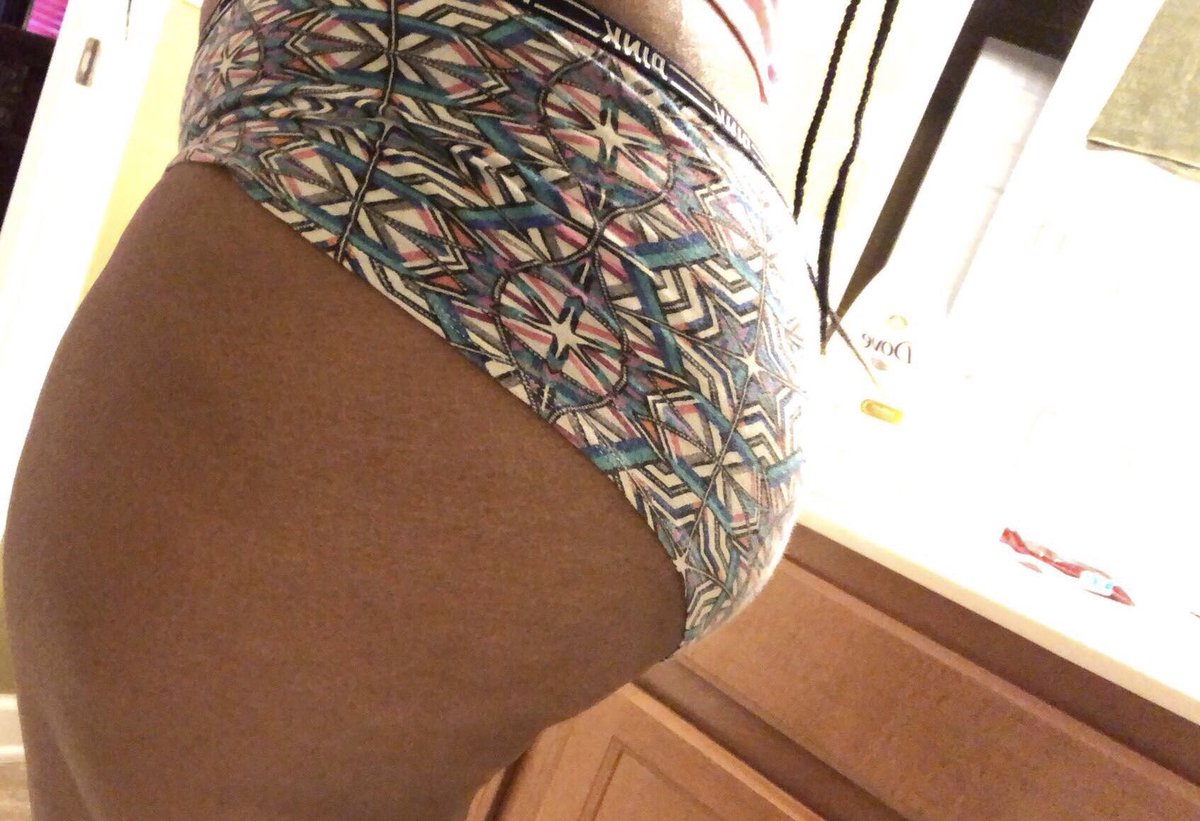 ThatDamnNadi's tweet image. What these hoes going to spend thousands of dollars to get 🙄😫😂🤦🏽‍♀️ #issapillow #itsclean #somebodylikeit #wherethelie #thethighsmatch #judgeyourmammy