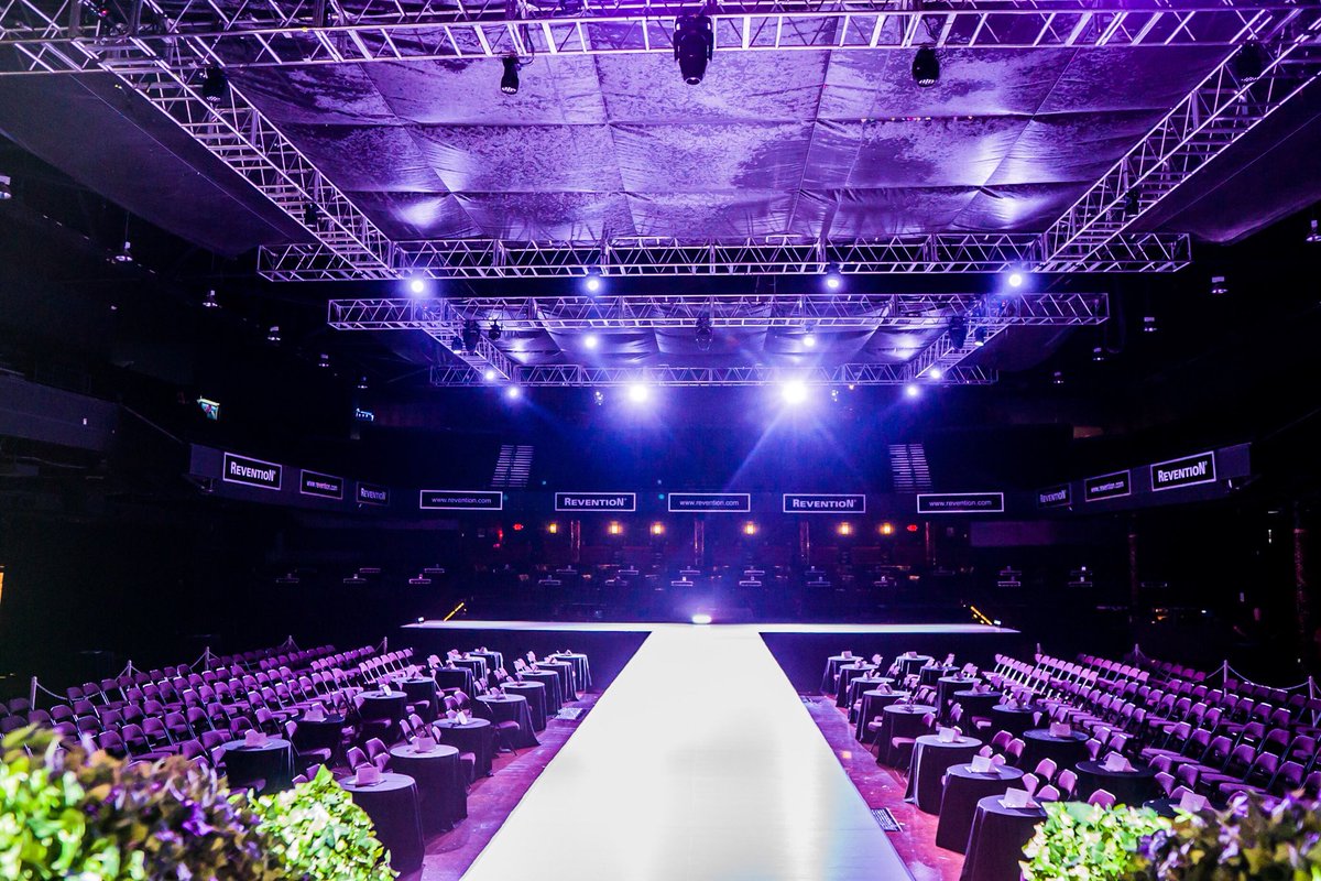 DJRnB_'s tweet photo. Lights Camera Action at IIDA Product Runway #iidaproductrunway2018  #lgeventpro @lgeventpro https://t.co/xEpwc10cxK