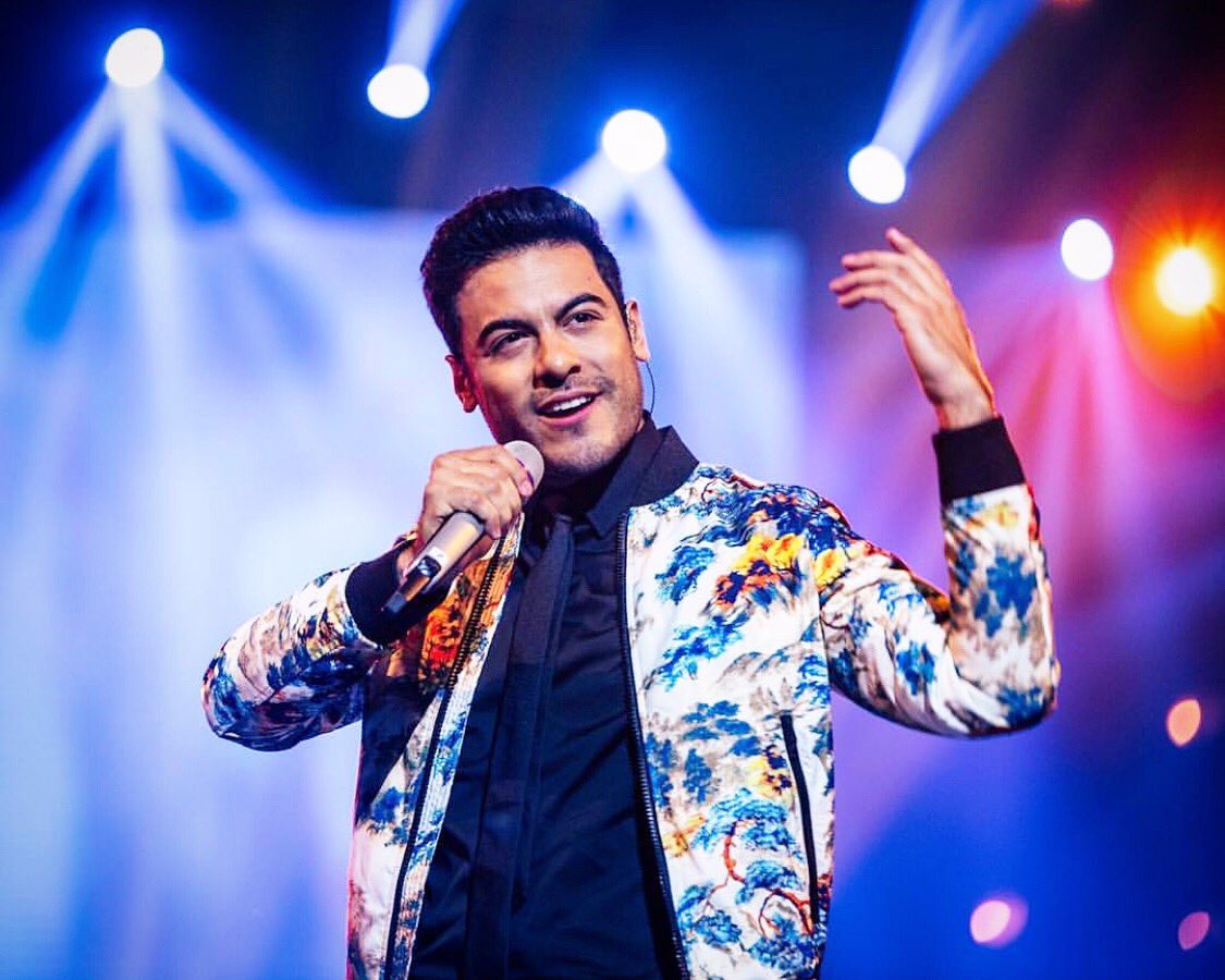 _CarlosRivera's tweet photo. Presentando #MeMuero en la final de #PequeñosGigantes 

📸@harrycastiblancophotographer 
👔 @diesel #DieselMexico https://t.co/3926yD4ely