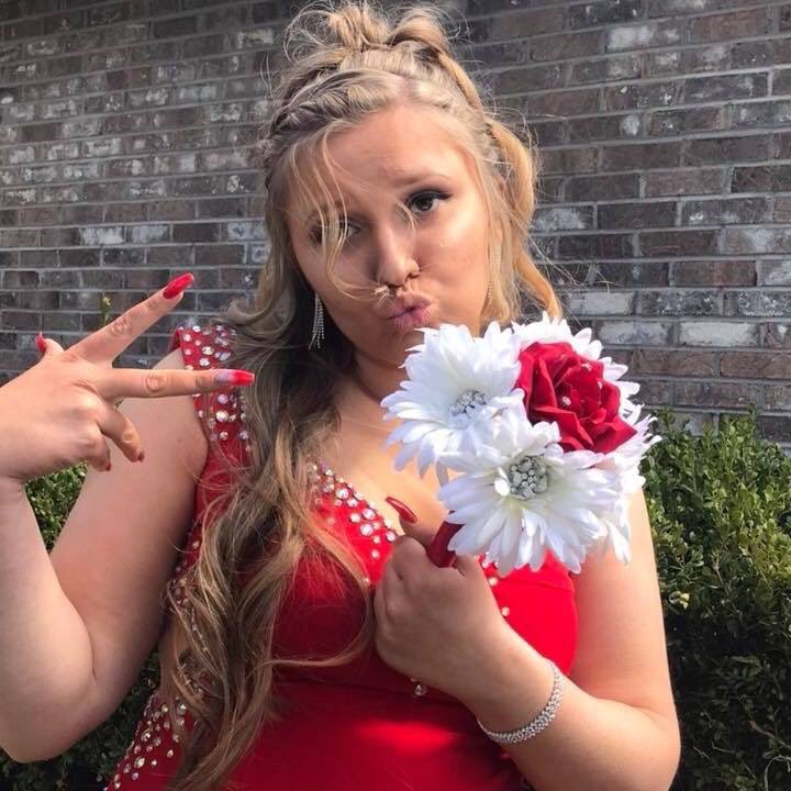 dddevine3's tweet photo. self appreciation post. I let my depression get the best of me & have gained so much weight but next yr Ill b the weight I want to be. Thanks prom 2018. #stillbeautifultho β€οΈ https://t.co/jkZKeJ46TI