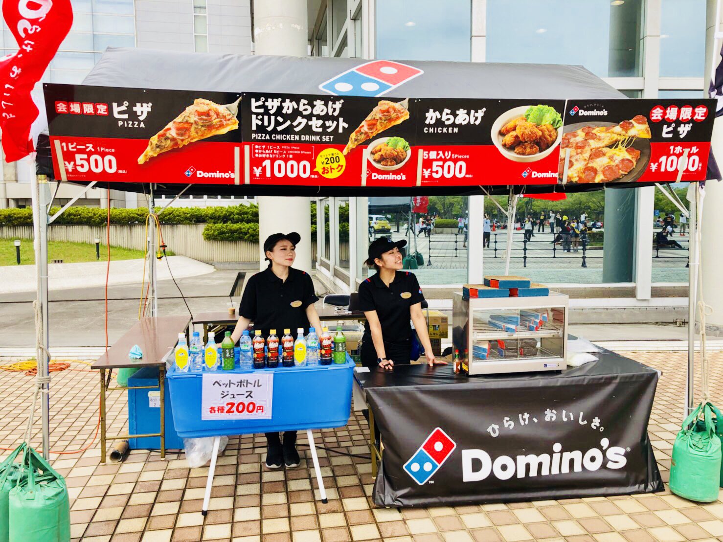 ドミノ ピザ Pop Hill In 金沢に出店中 今日のイベント限定 もお楽しみに グッズ売り場の右側にあります Pophill18 ドミノピザ ポップヒル Pophill 金沢 T Co Nqbmak63zn Twitter