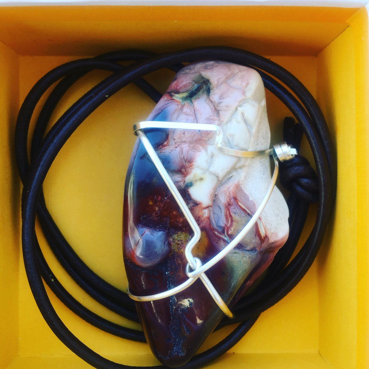 NikkiFITGlobal's tweet photo. Energy crystals . Inbox me if your looking for a custom crystal. the human heart crystal , Always is a reminder of my Love #TrainLife #Shredded #motivation #Crystal #NikkiDFit #NikkiDFitProject #RawVegan #NikkiDFitRadio #RawVegan #Organic #Success #Goals #pumped https://t.co/eXXOUJ92mr