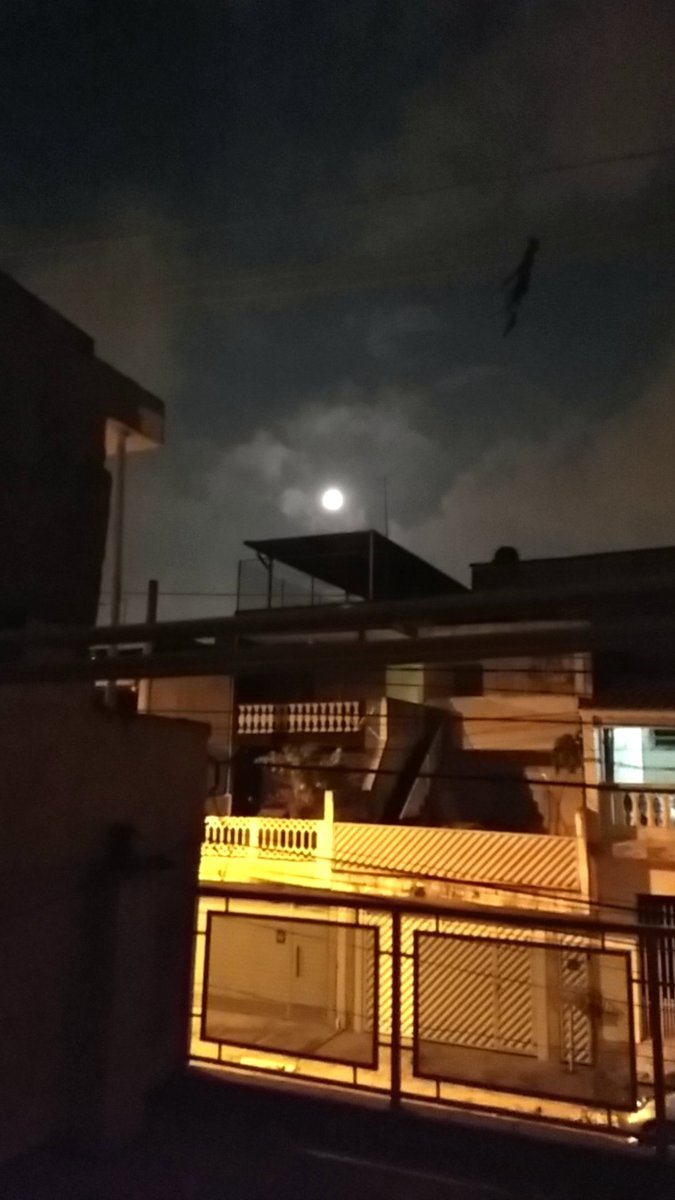 Hoje a lua estava exuberante.....